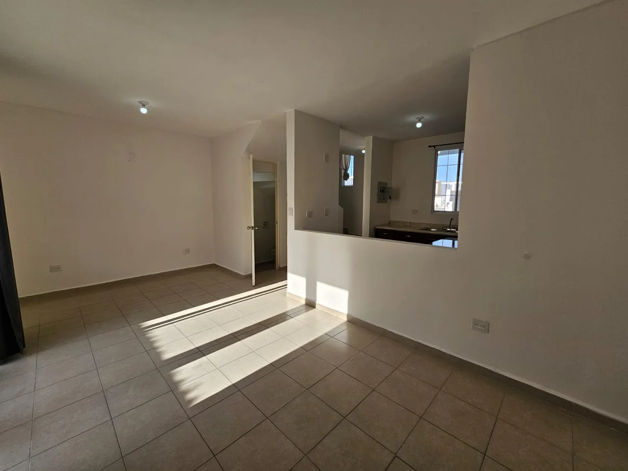 Casa en Venta-Tailandia, Santa María, Sector Zafiro Montana, García, N.L. - Foto 1